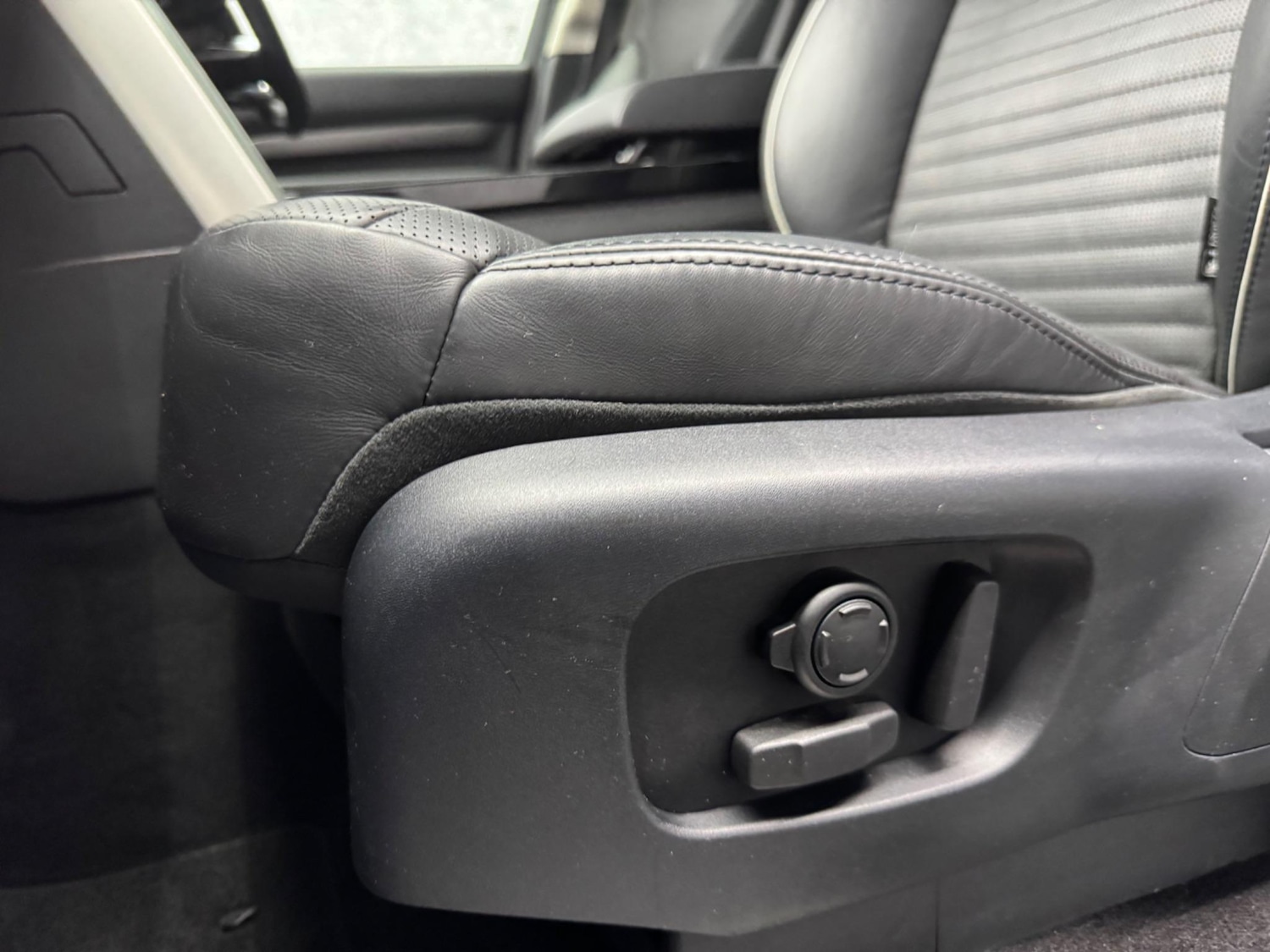 Used Land Rover Discovery 2017 for sale - 76839946: Photo 38