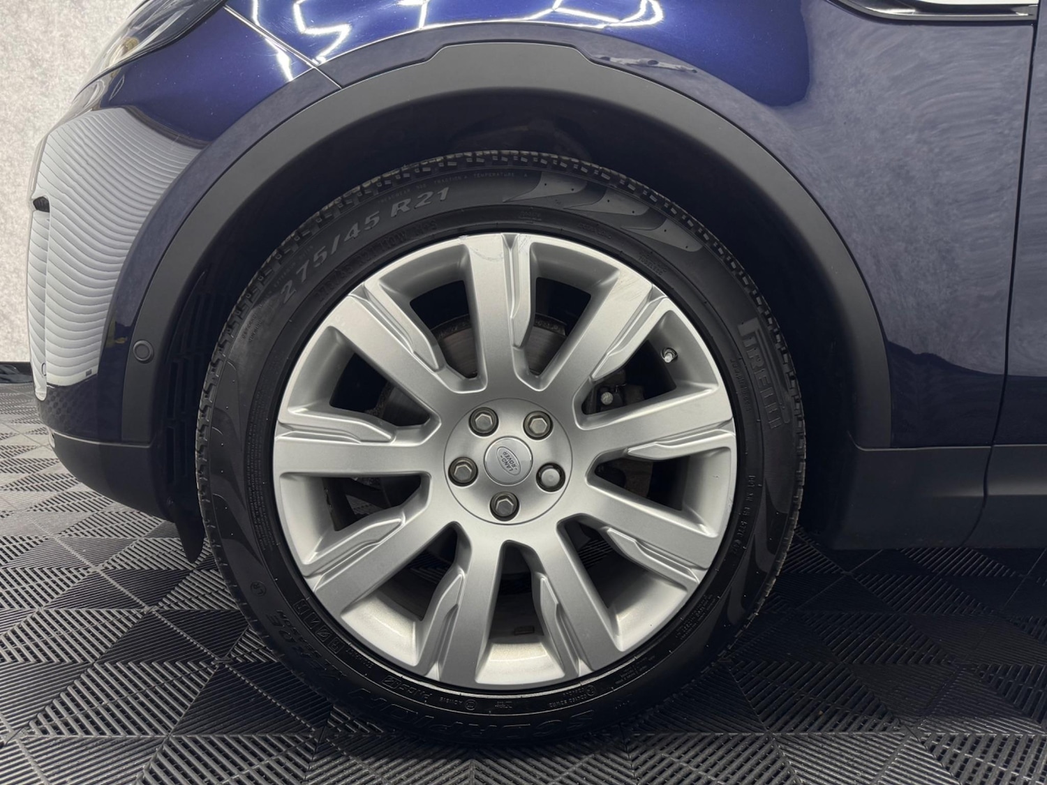 Used Land Rover Discovery 2017 for sale - 76839946: Photo 44