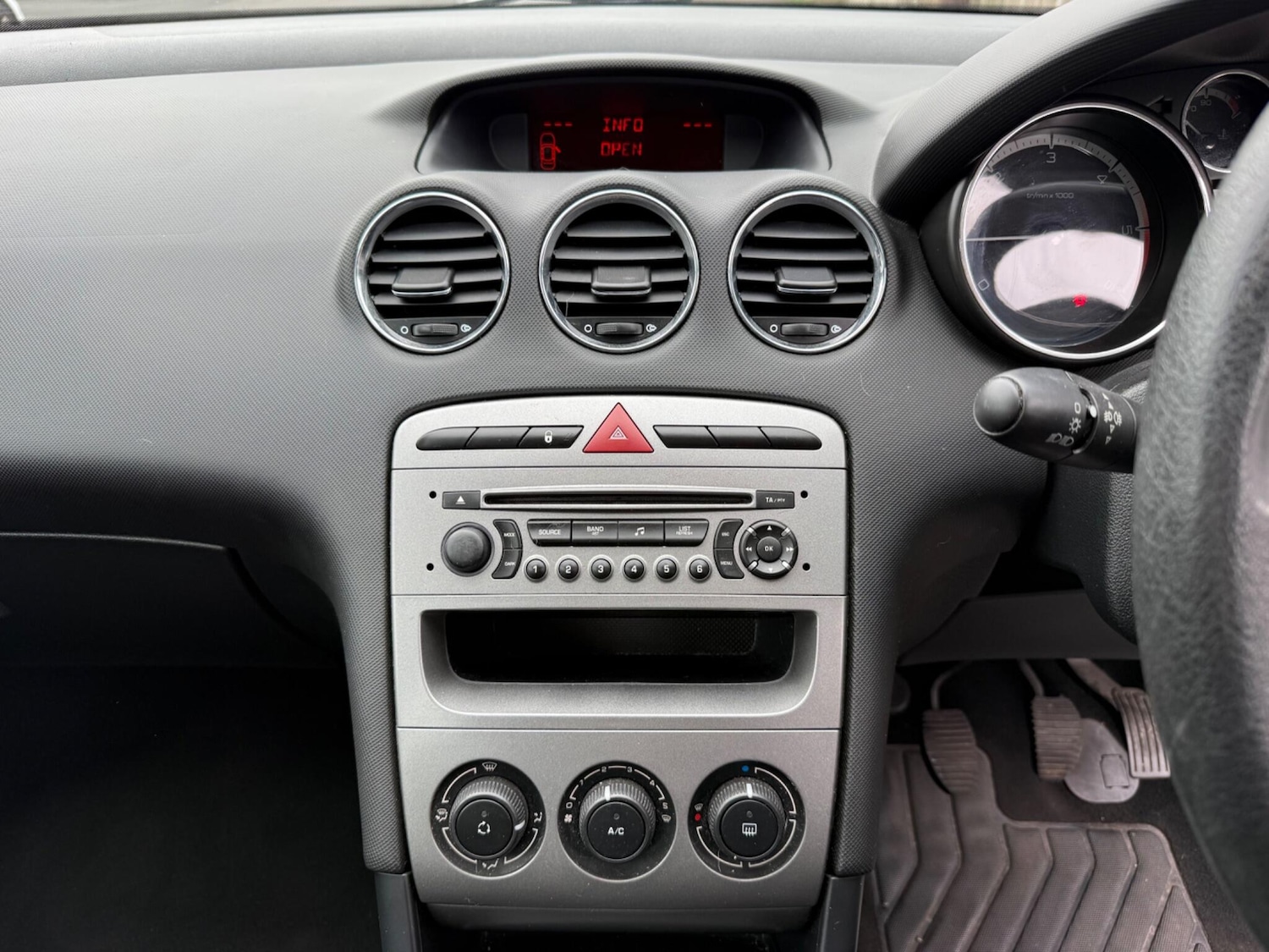 Used Peugeot 308 SW 2008 for sale - 78185295: Photo 17