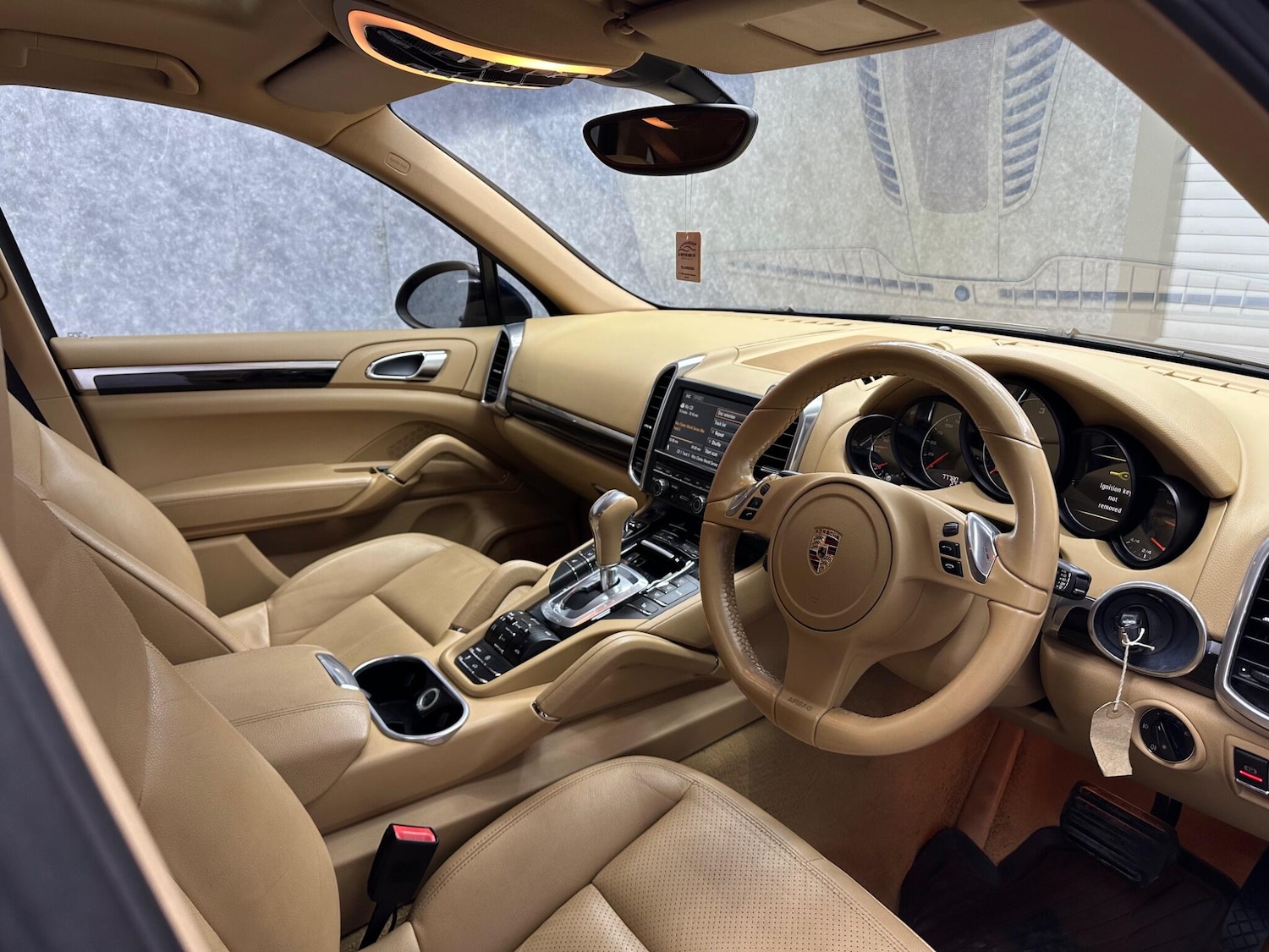 Used Porsche Cayenne 2010 for sale - 78058872: Photo 2