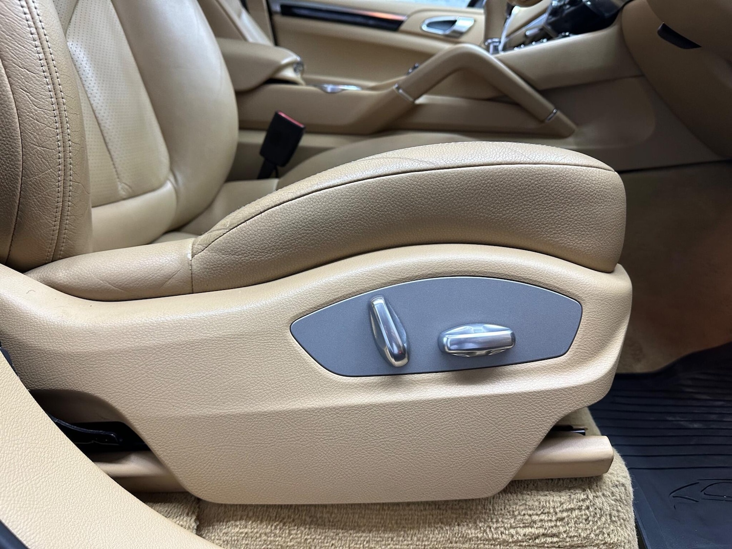 Used Porsche Cayenne 2010 for sale - 78058872: Photo 28