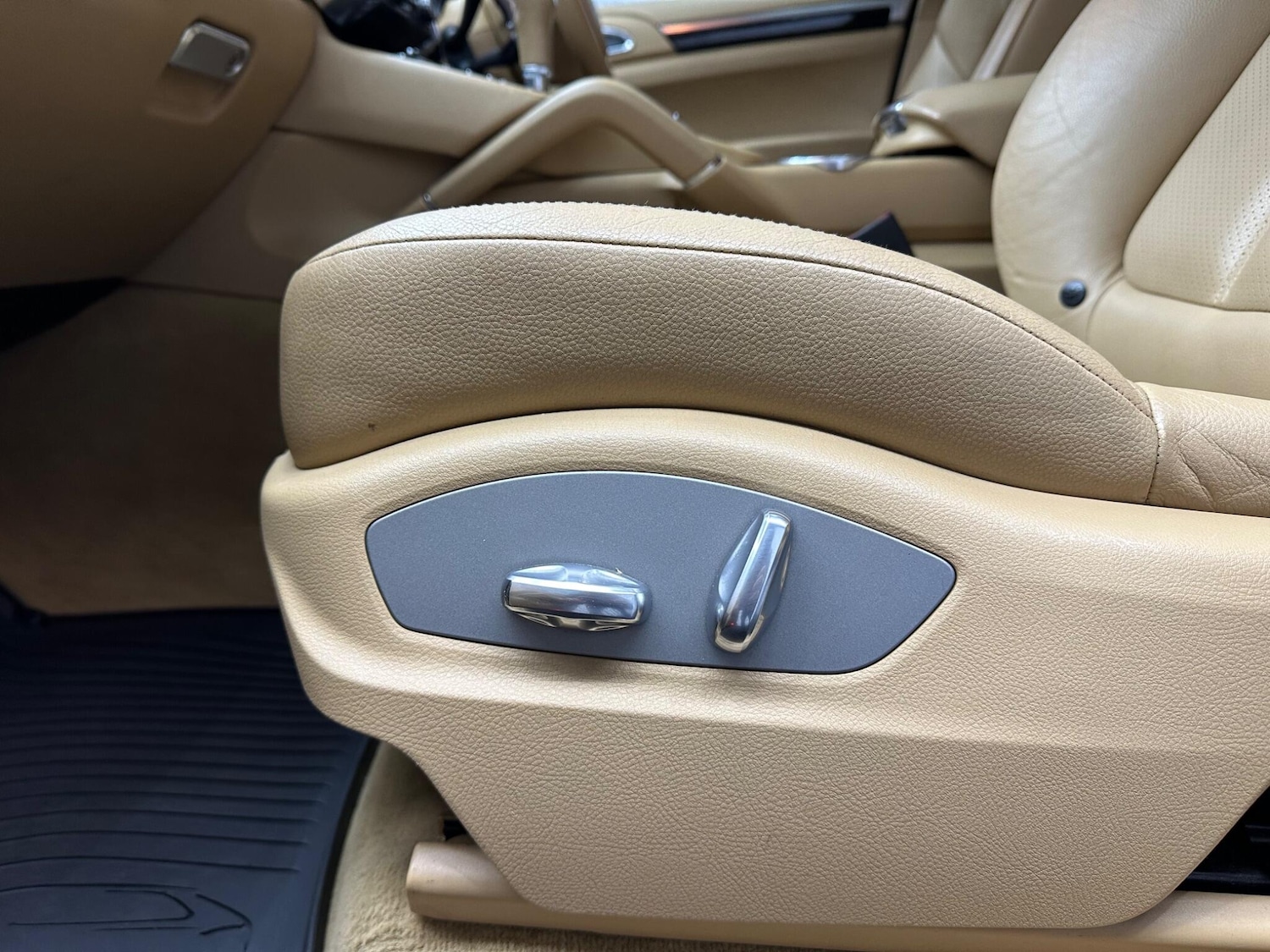 Used Porsche Cayenne 2010 for sale - 78058872: Photo 29