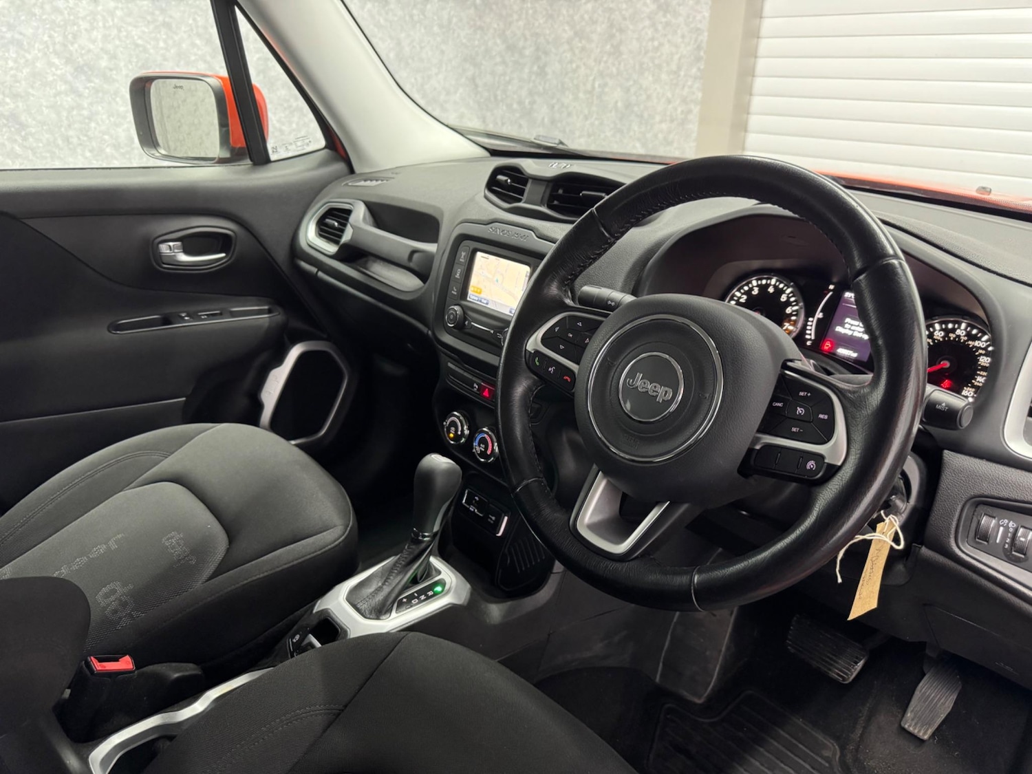 Used Jeep Renegade 2017 for sale - 78058624: Photo 2