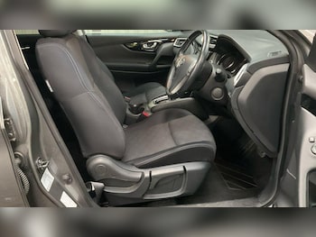 Used Nissan Qashqai 2016 for sale - 76020936: Photo 2