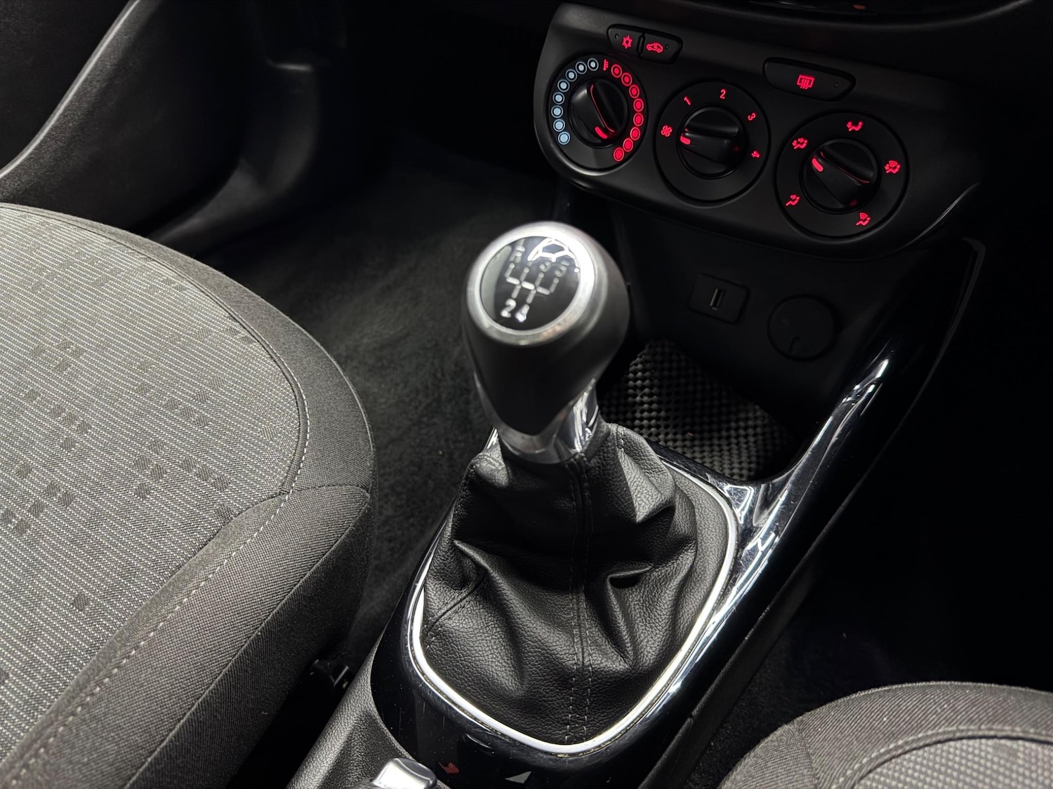 Used Vauxhall ADAM 2017 for sale - 77021071: Photo 9