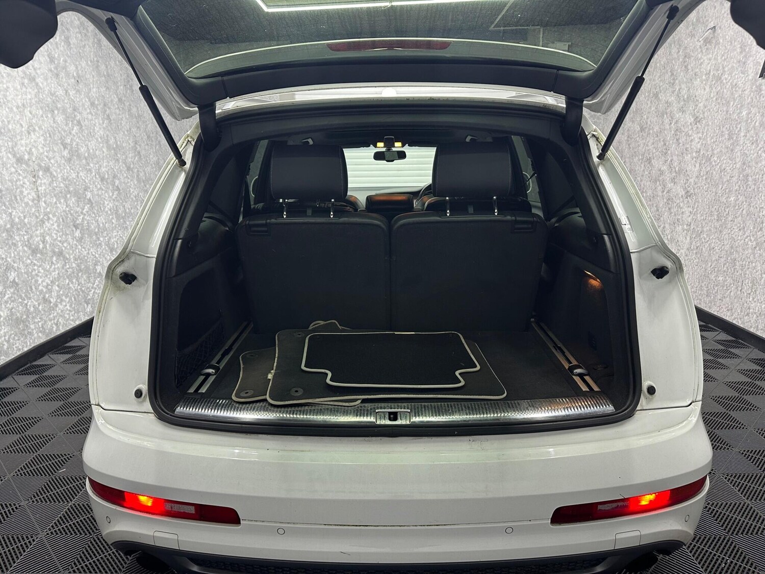 Used Audi Q7 2011 for sale - 78171099: Photo 36