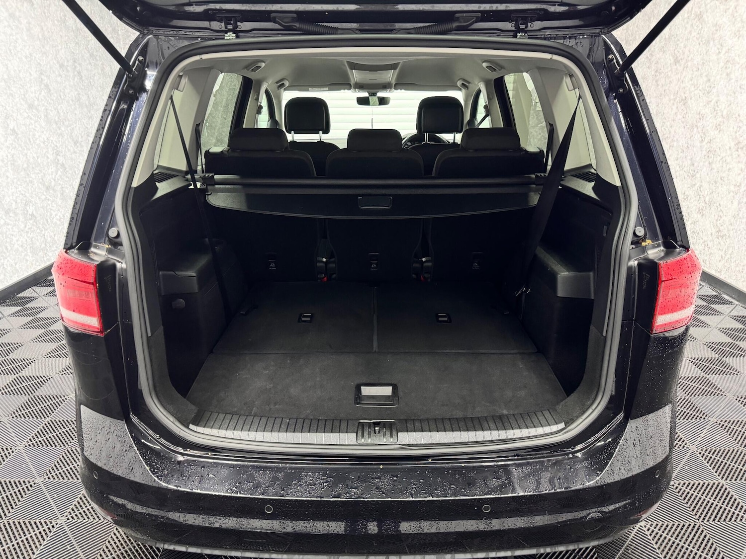 Used Volkswagen Touran 2016 for sale - 77305213: Photo 28