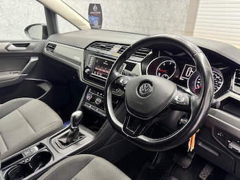 Used Volkswagen Touran 2016 for sale - 77305213: Photo