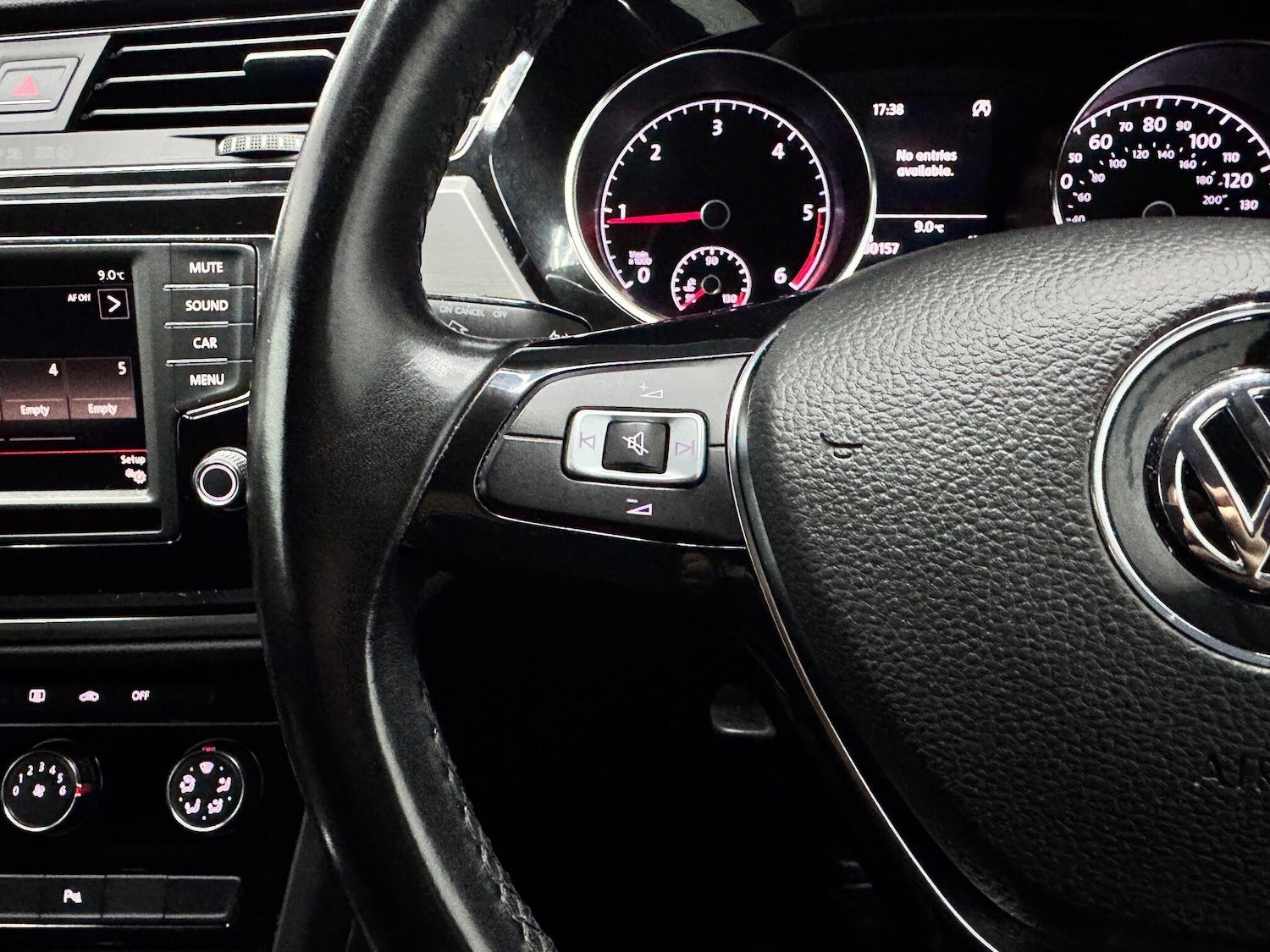 Used Volkswagen Touran 2016 for sale - 77305213: Photo 9