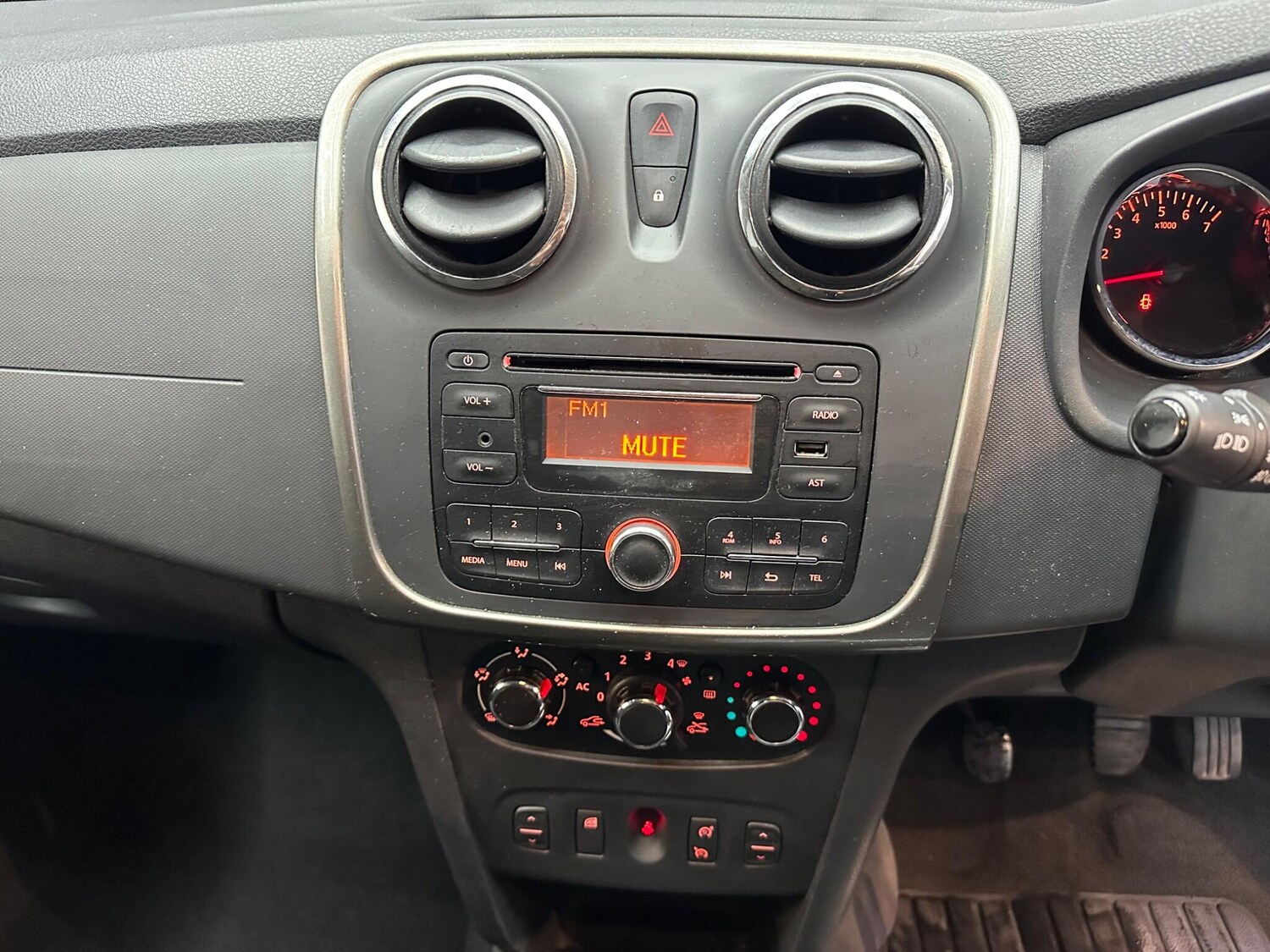 Used Dacia Sandero 2014 for sale - 78058048: Photo 14