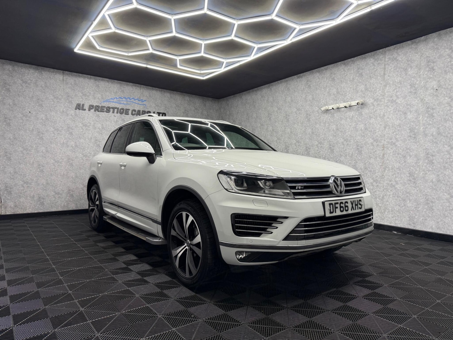 Used Volkswagen Touareg for sale - 78057780: Photo 2