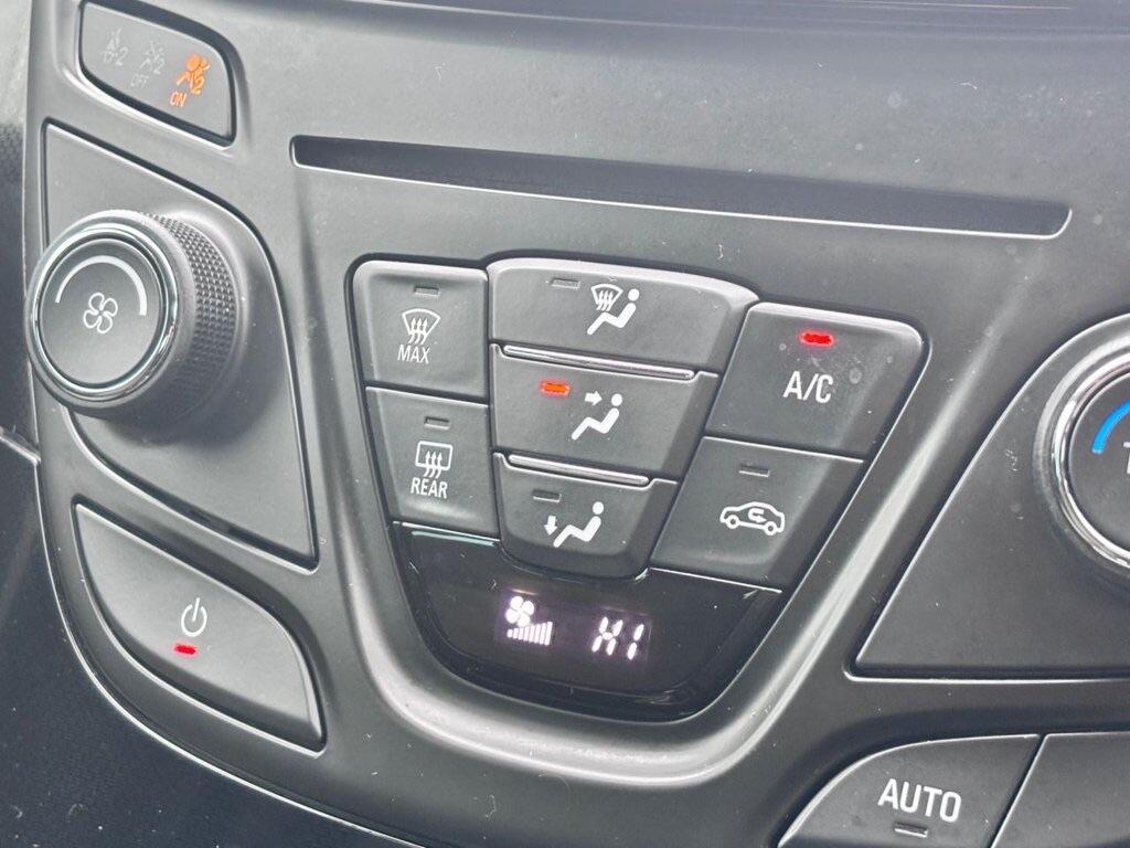 Used Vauxhall Insignia 2015 for sale - 77376359: Photo 9