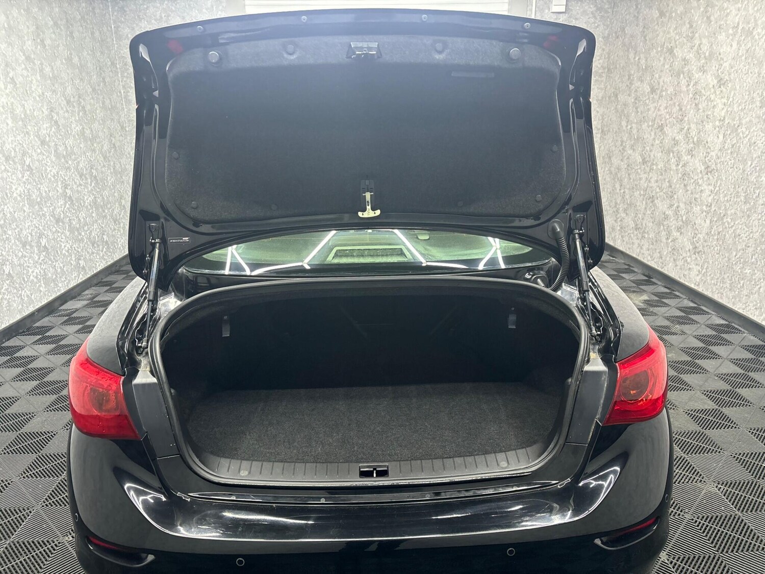 Used Infiniti Q50 2017 for sale - 78058910: Photo 24