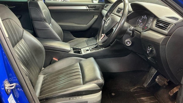 Used Skoda Superb 2020 for sale - 76227456: Photo 2