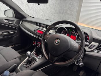 Used Alfa Romeo Giulietta 2014 for sale - 77332028: Photo