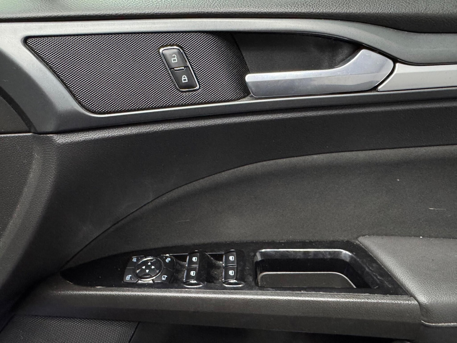 Used Ford Mondeo 2015 for sale - 76671379: Photo 17