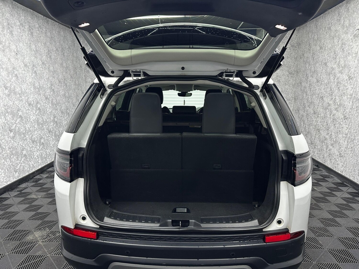 Used Land Rover Discovery Sport 2019 for sale - 77315097: Photo 25