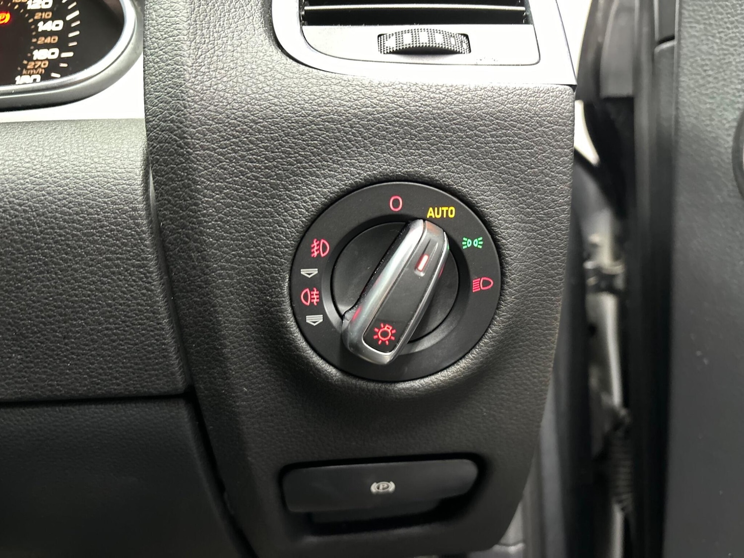 Used Audi Q7 2012 for sale - 77400417: Photo 29