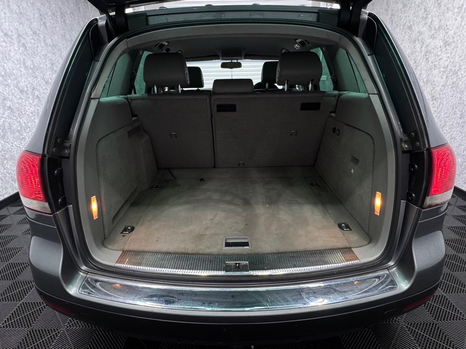 Used Volkswagen Touareg 2005 for sale - 77330348: Photo 24