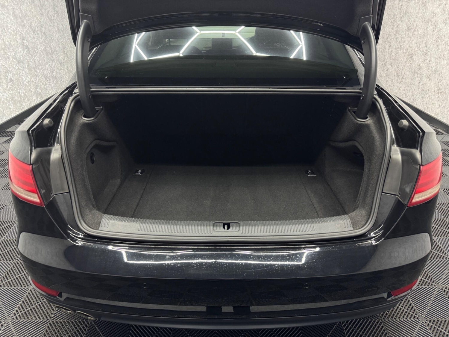 Used Audi A4 2017 for sale - 76585351: Photo 31