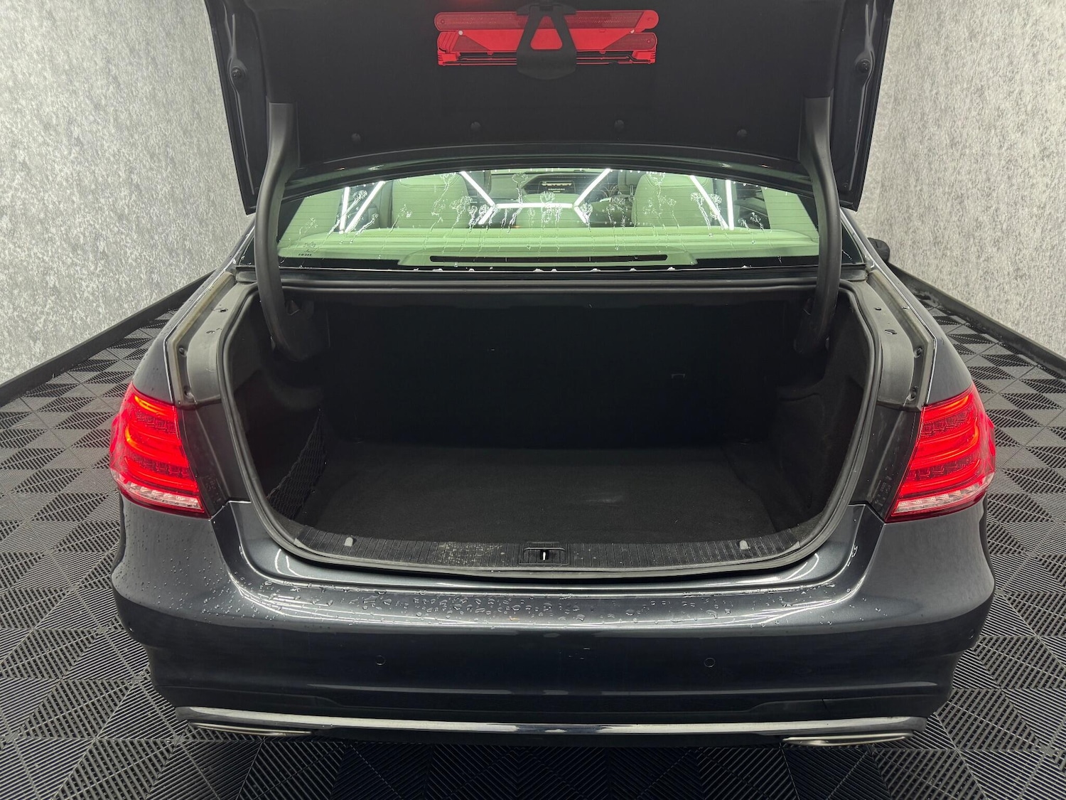 Used Mercedes-Benz E Class 2014 for sale - 76573290: Photo 23