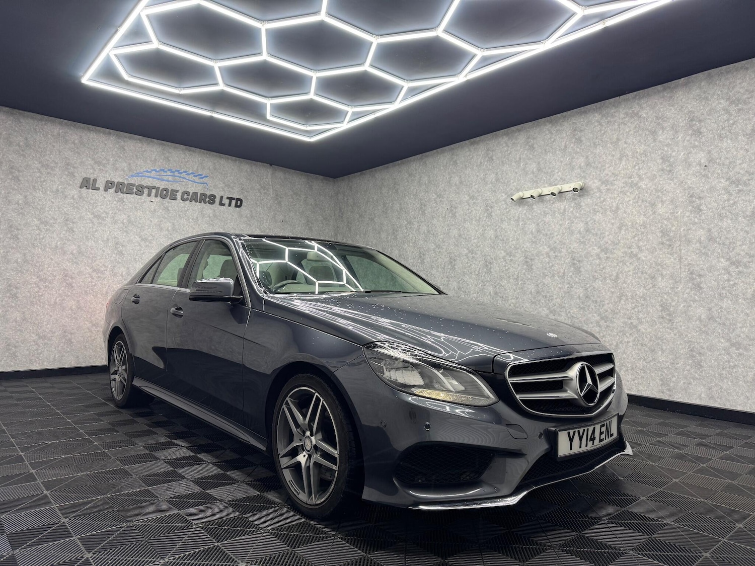 Used Mercedes-Benz E Class 2014 for sale - 76573290: Photo 24