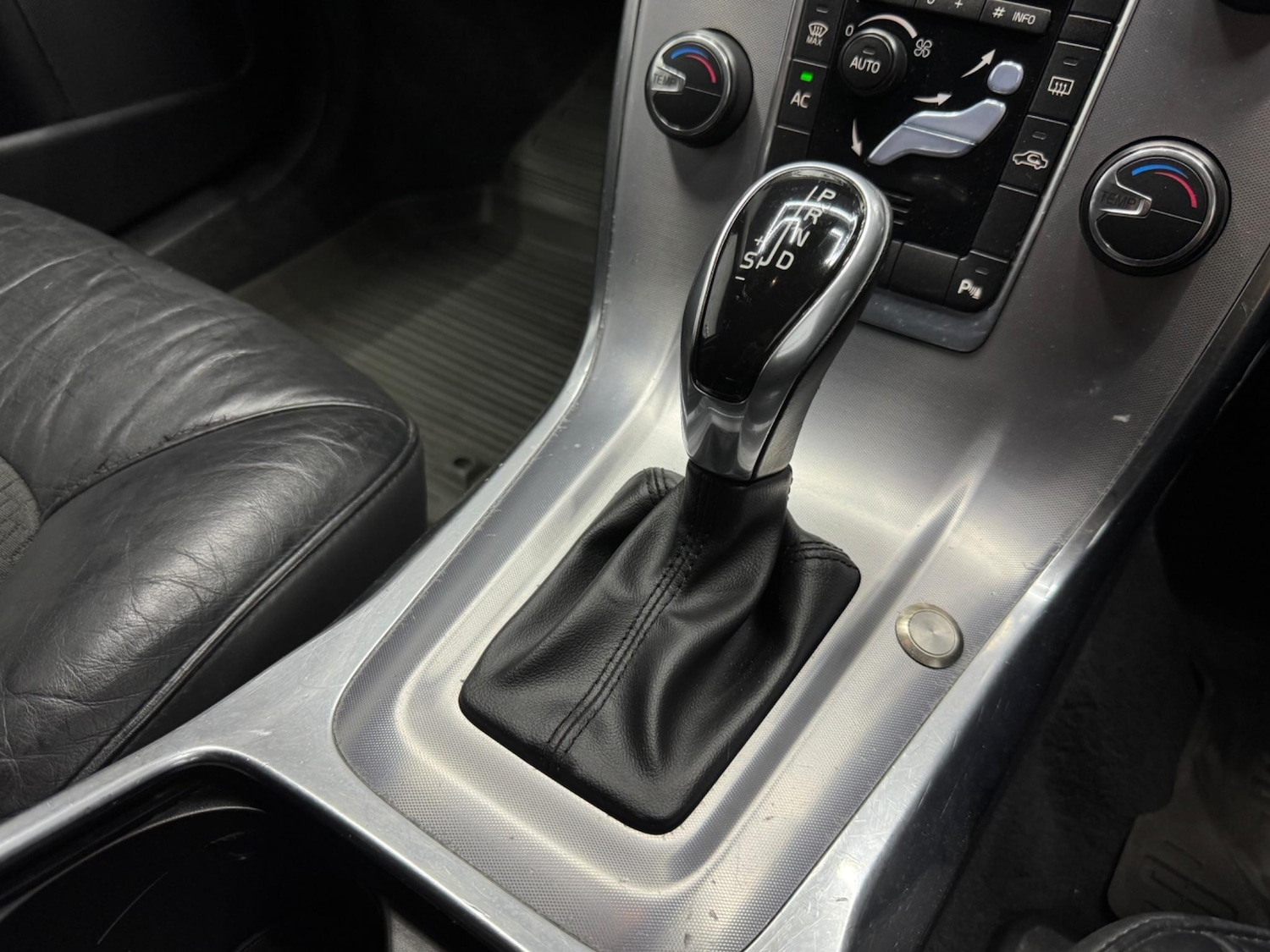 Used Volvo V70 2017 for sale - 77625744: Photo 15