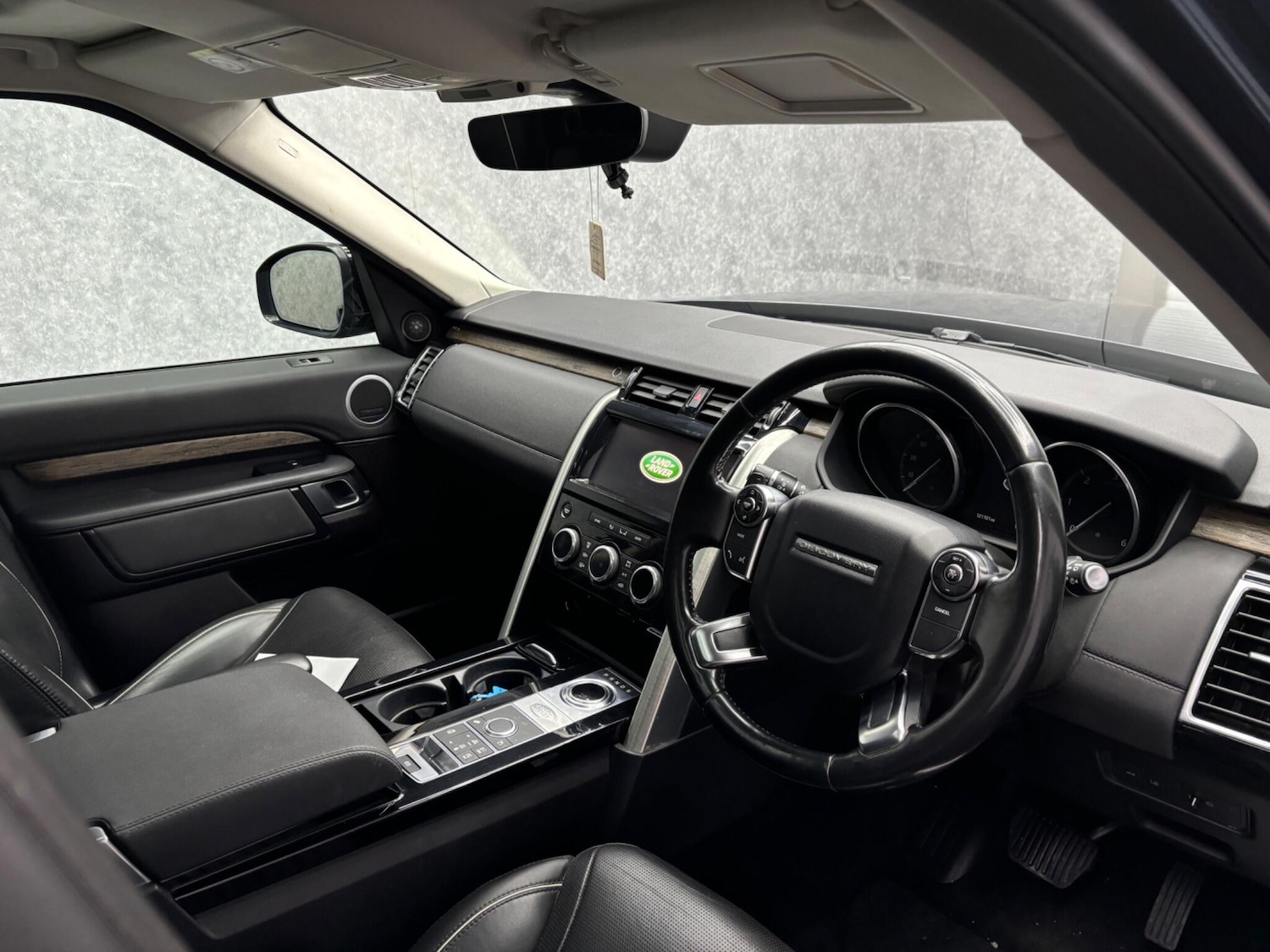 Used Land Rover Discovery 2017 for sale - 78058946: Photo 2