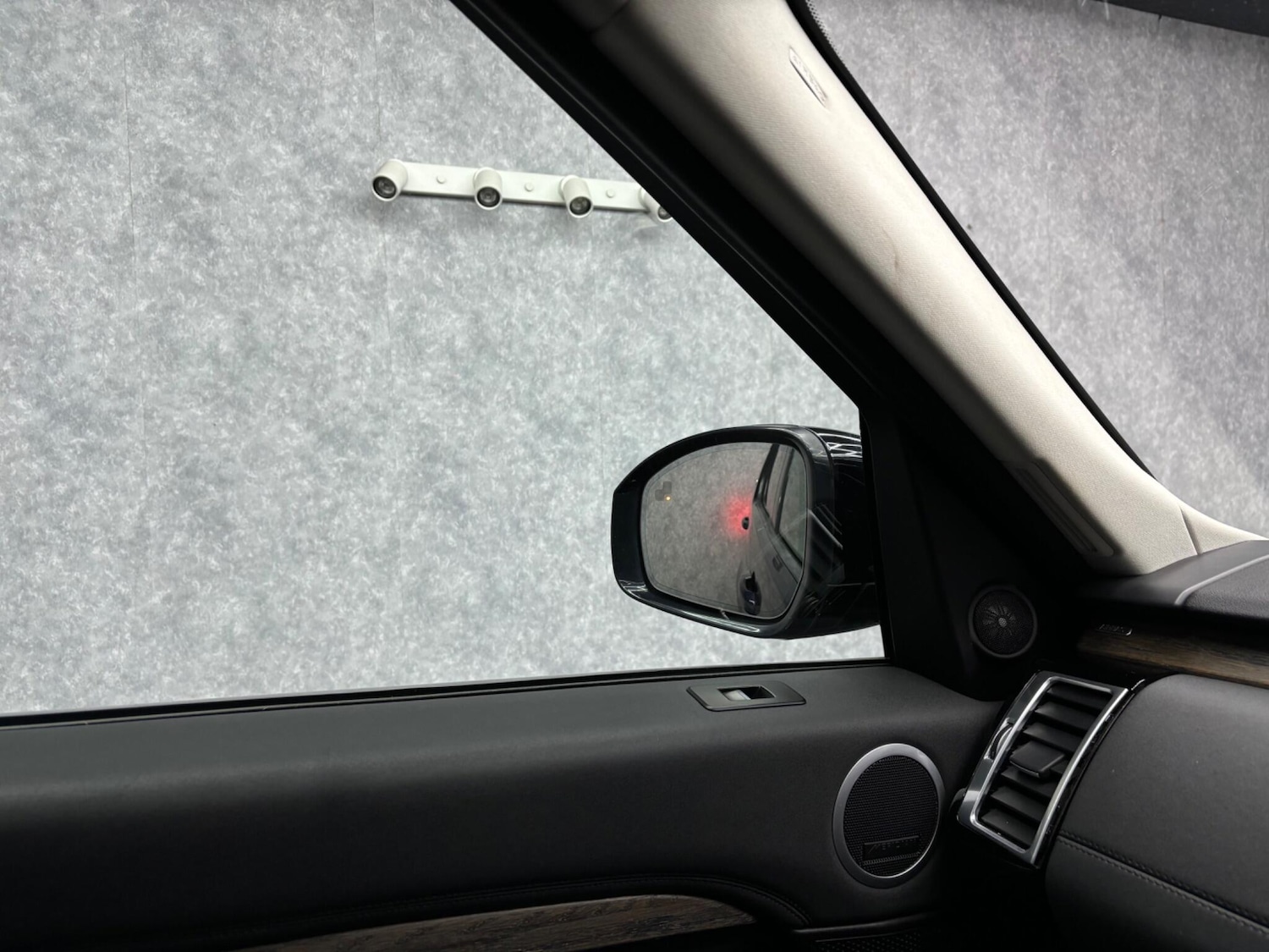 Used Land Rover Discovery 2017 for sale - 78058946: Photo 34