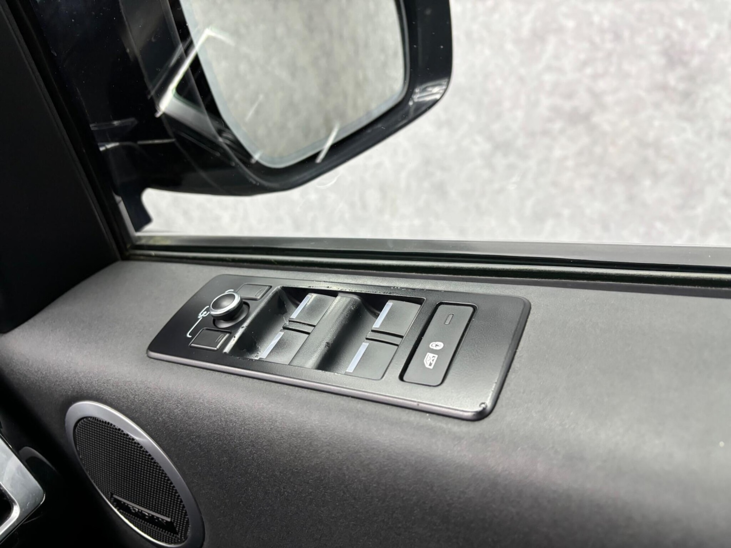 Used Land Rover Discovery 2017 for sale - 78058946: Photo 36