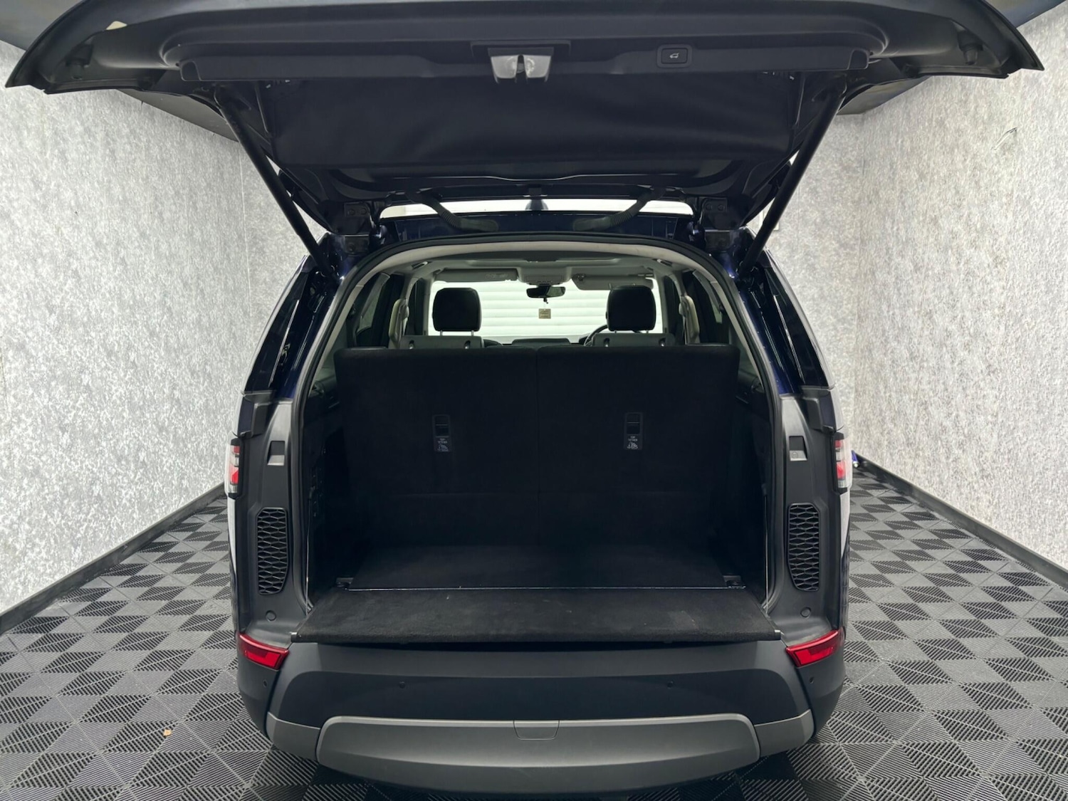 Used Land Rover Discovery 2017 for sale - 78058946: Photo 8