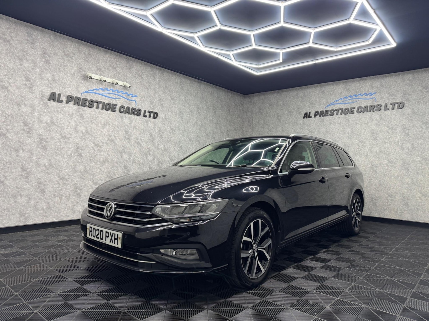 Used Volkswagen Passat 2020 for sale - 76573531: Photo 1