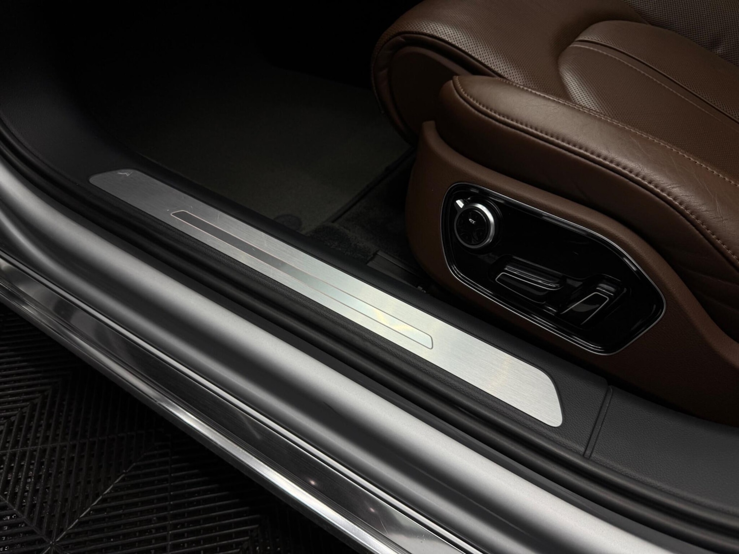 Used Audi A8 2011 for sale - 76484475: Photo 30