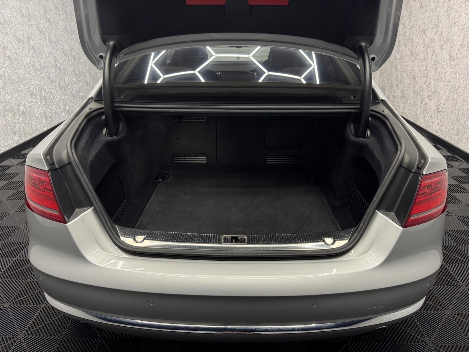 Used Audi A8 2011 for sale - 76484475: Photo 34