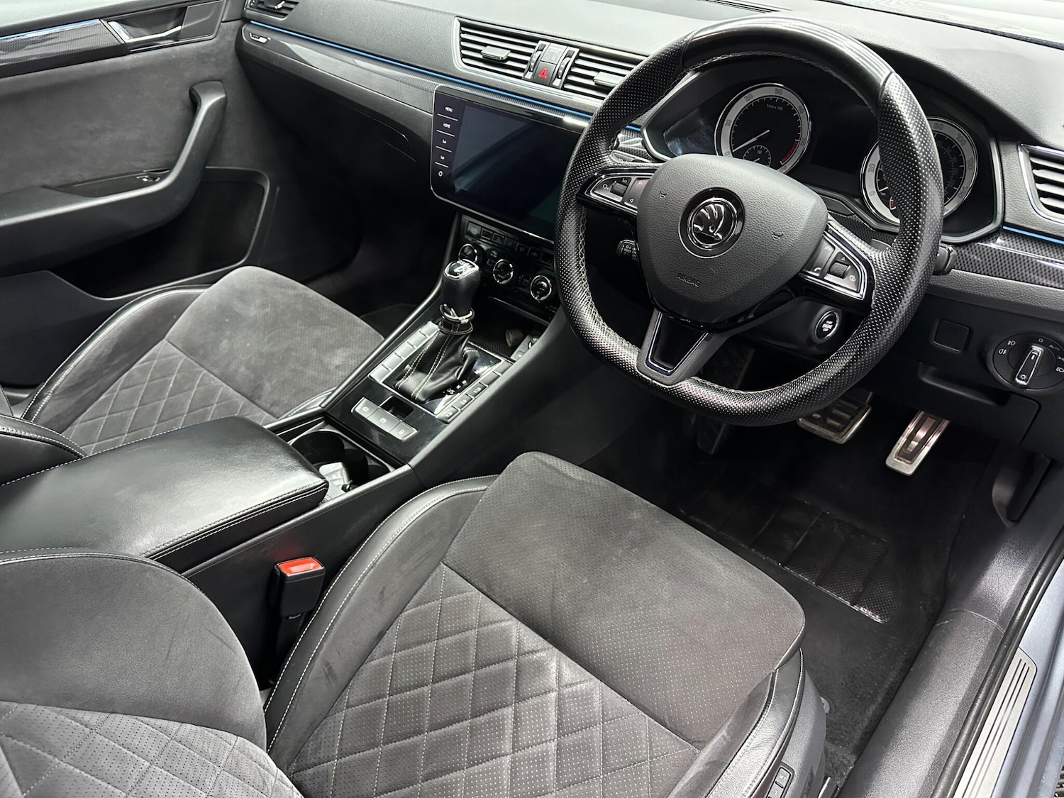 Used Skoda Superb 2018 for sale - 78058951: Photo 2