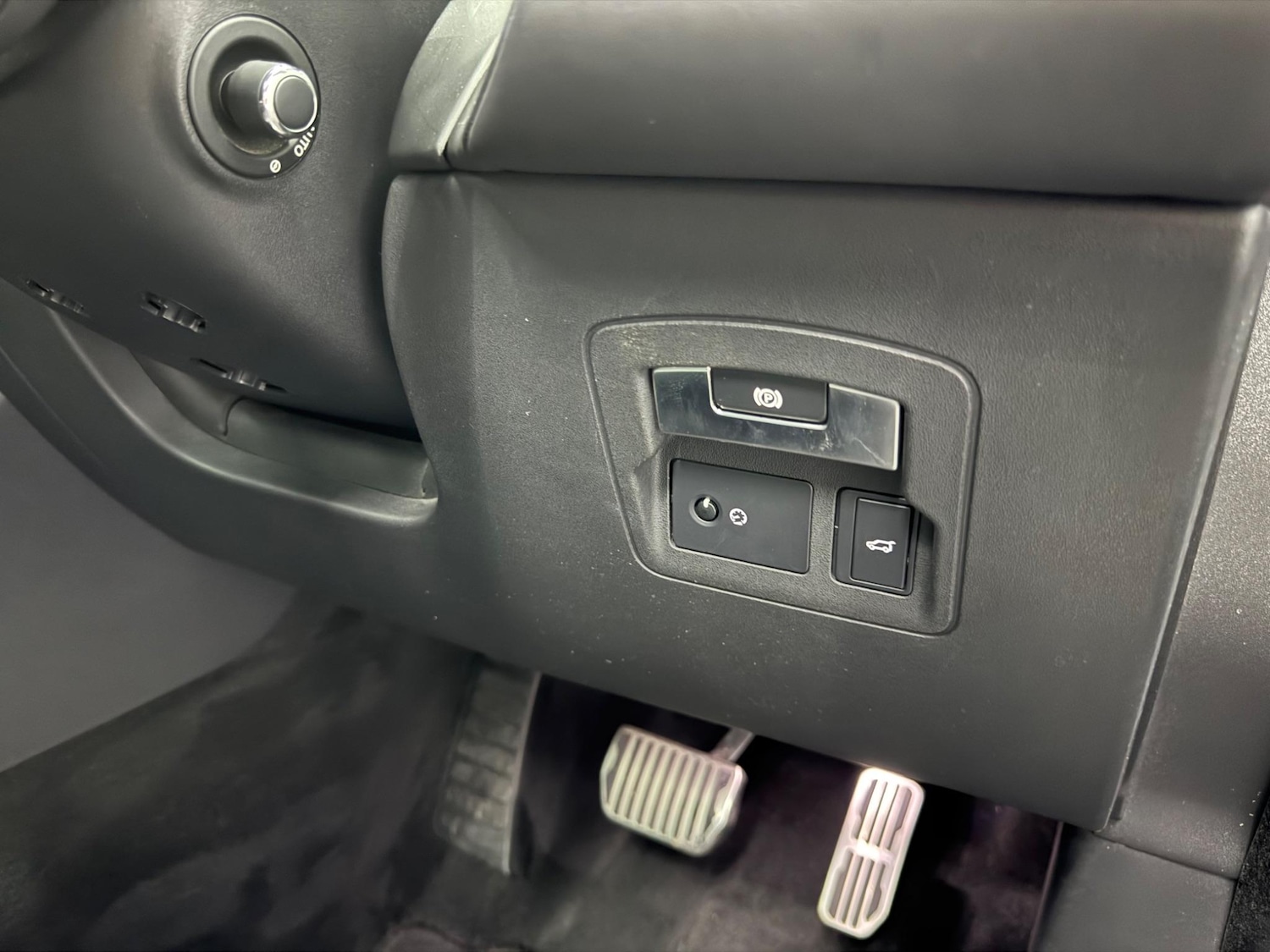Vehicle 28