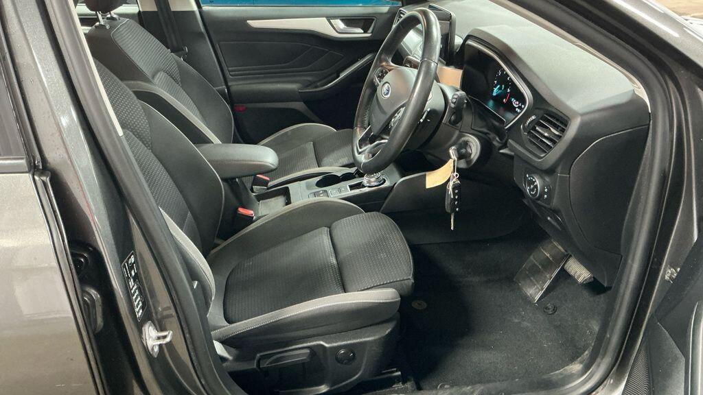 Used Ford Focus 2018 for sale - 76667357: Photo 2