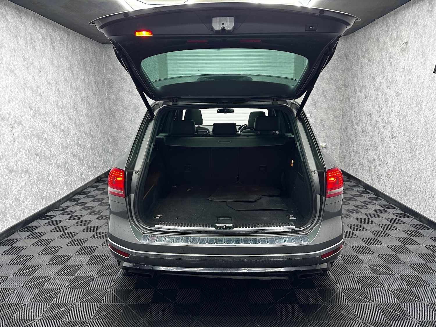 Used Volkswagen Touareg 2015 for sale - 77411198: Photo 30