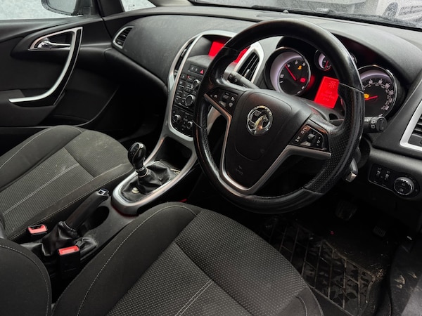 Used Vauxhall Astra 2014 for sale - 73811859: Photo 2
