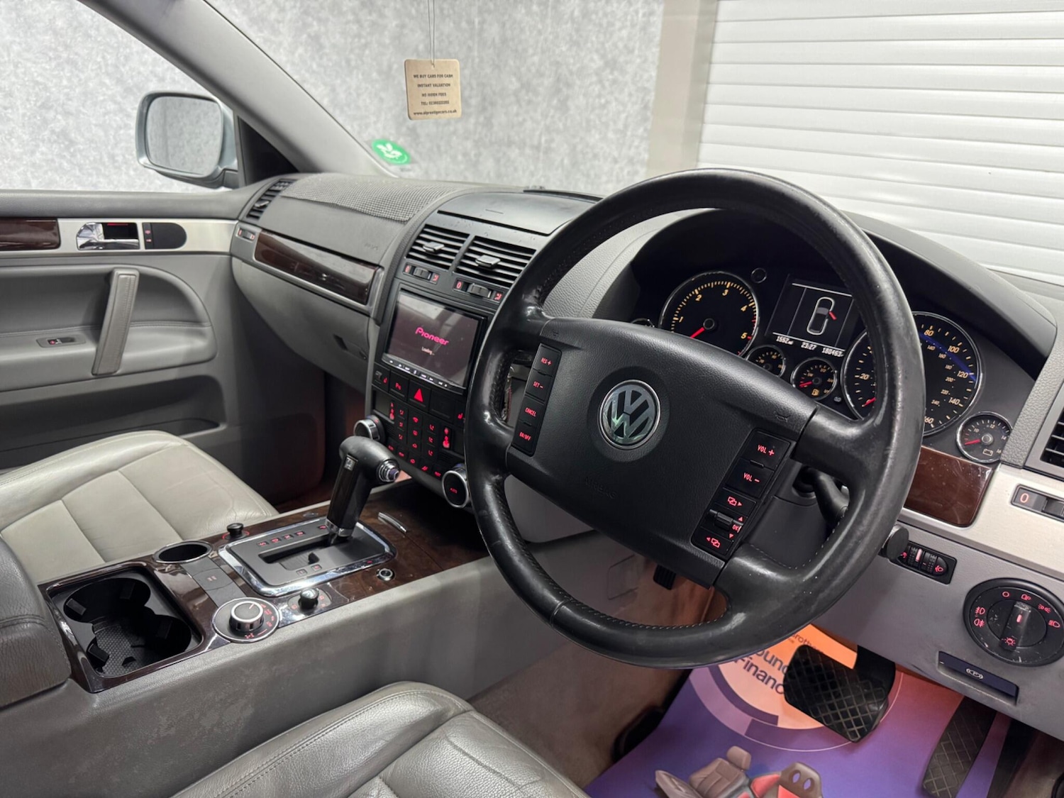 Used Volkswagen Touareg 2005 for sale - 76991755: Photo 2