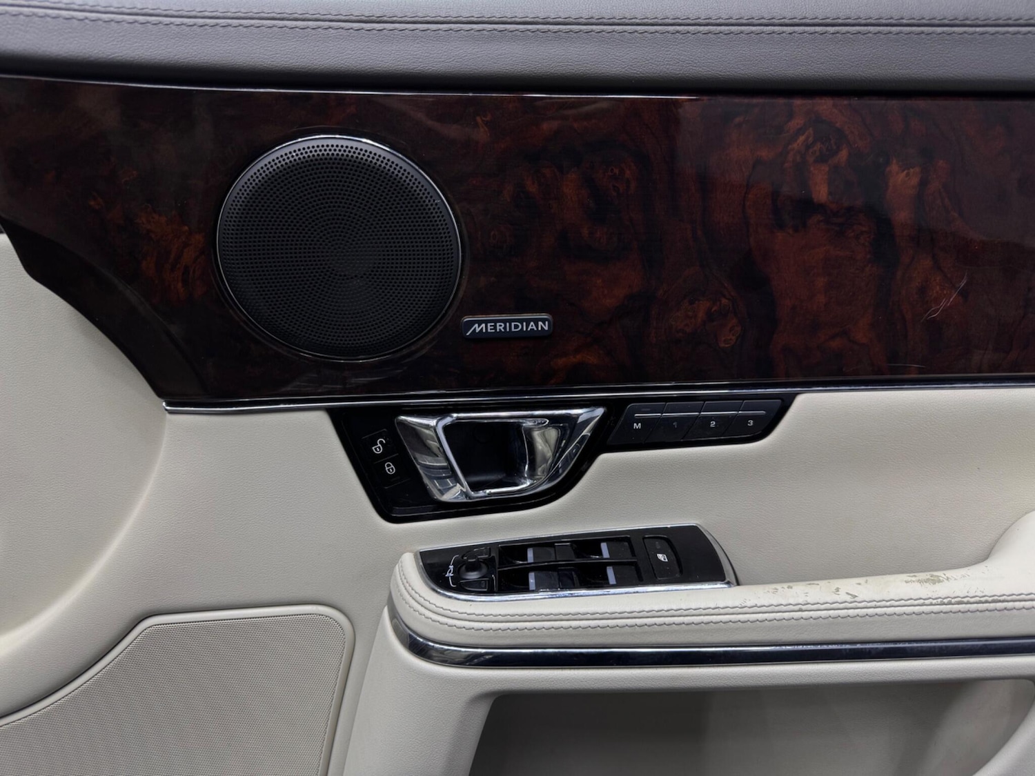 Used Jaguar XJ 2014 for sale - 76998961: Photo 19