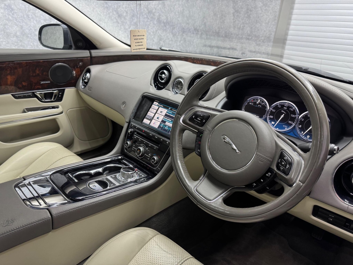 Used Jaguar XJ 2014 for sale - 76998961: Photo 2