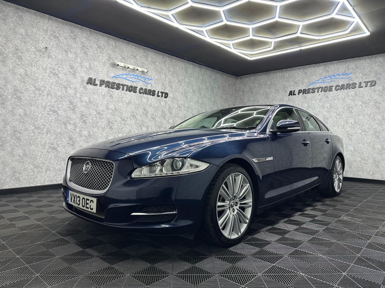 Used Jaguar XJ 2013 for sale - 78058460: Photo 1