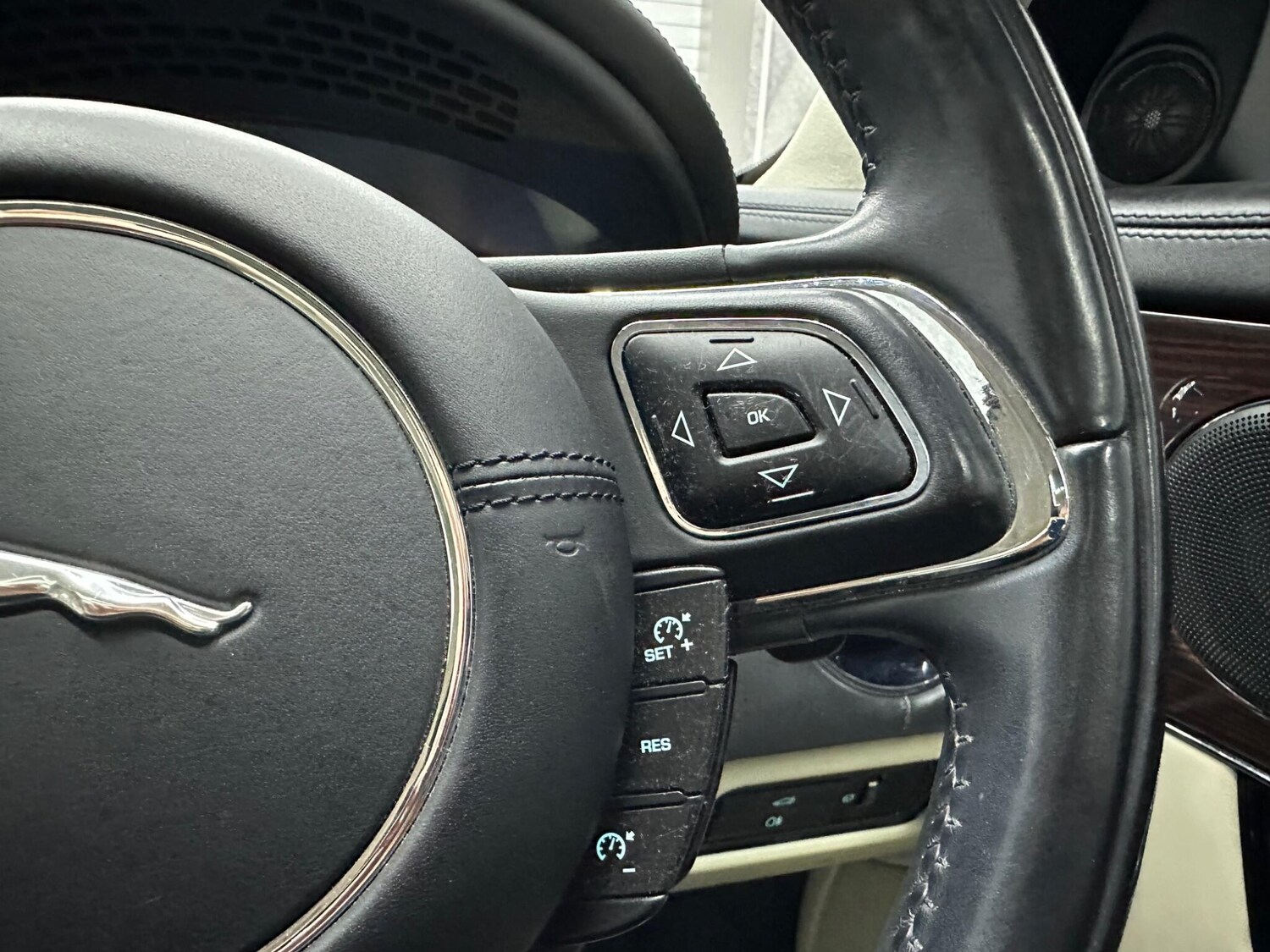 Used Jaguar XJ 2013 for sale - 78058460: Photo 22