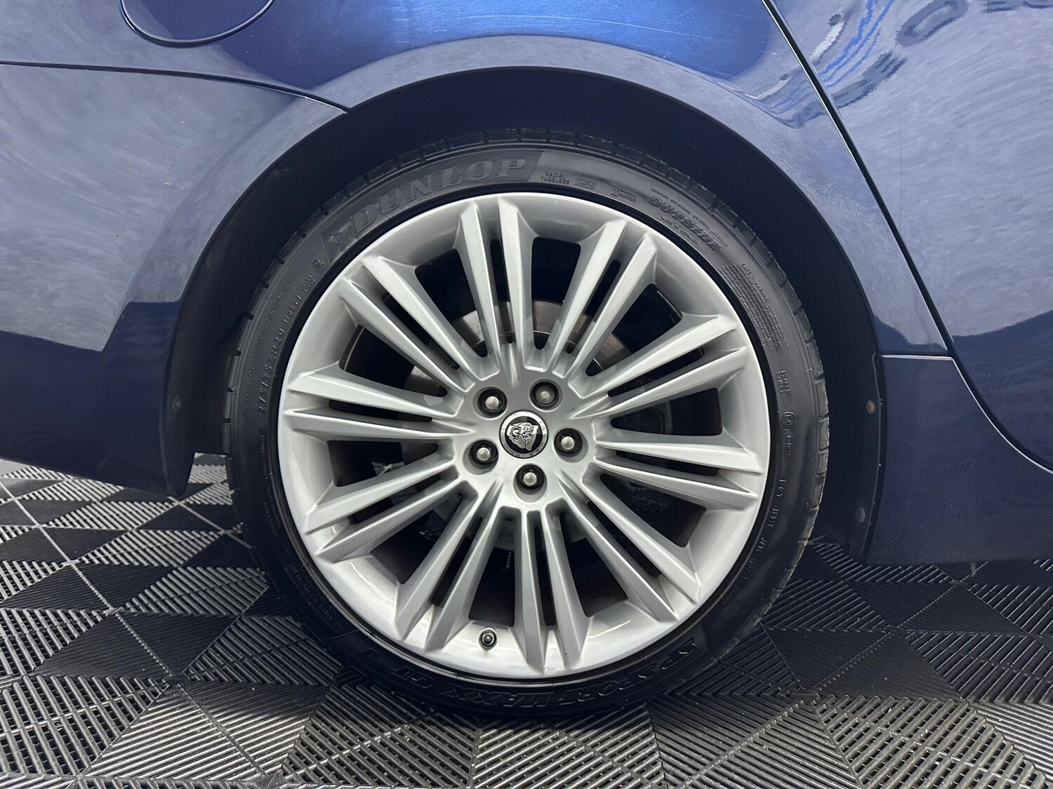 Used Jaguar XJ 2013 for sale - 78058460: Photo 42