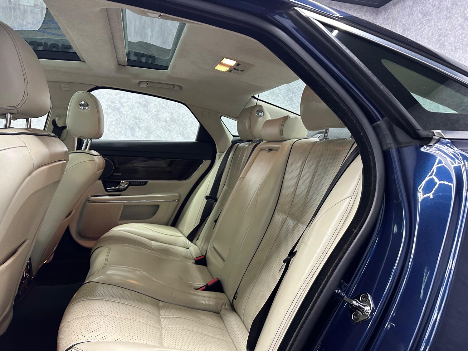 Used Jaguar XJ 2013 for sale - 78058460: Photo 6
