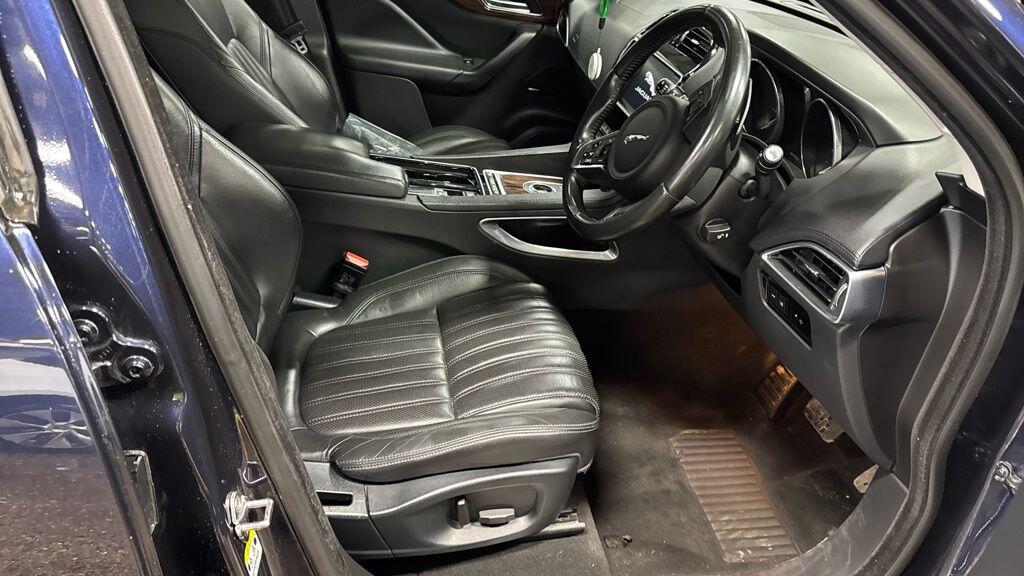 Used Jaguar F-Pace 2017 for sale - 77658132: Photo 2