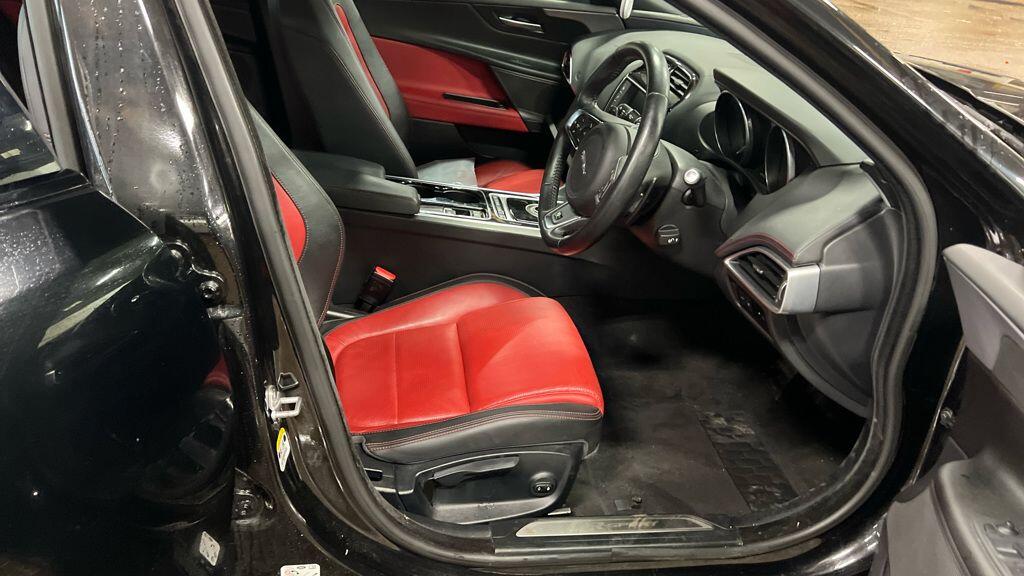 Used Jaguar XE 2016 for sale - 77021289: Photo 2