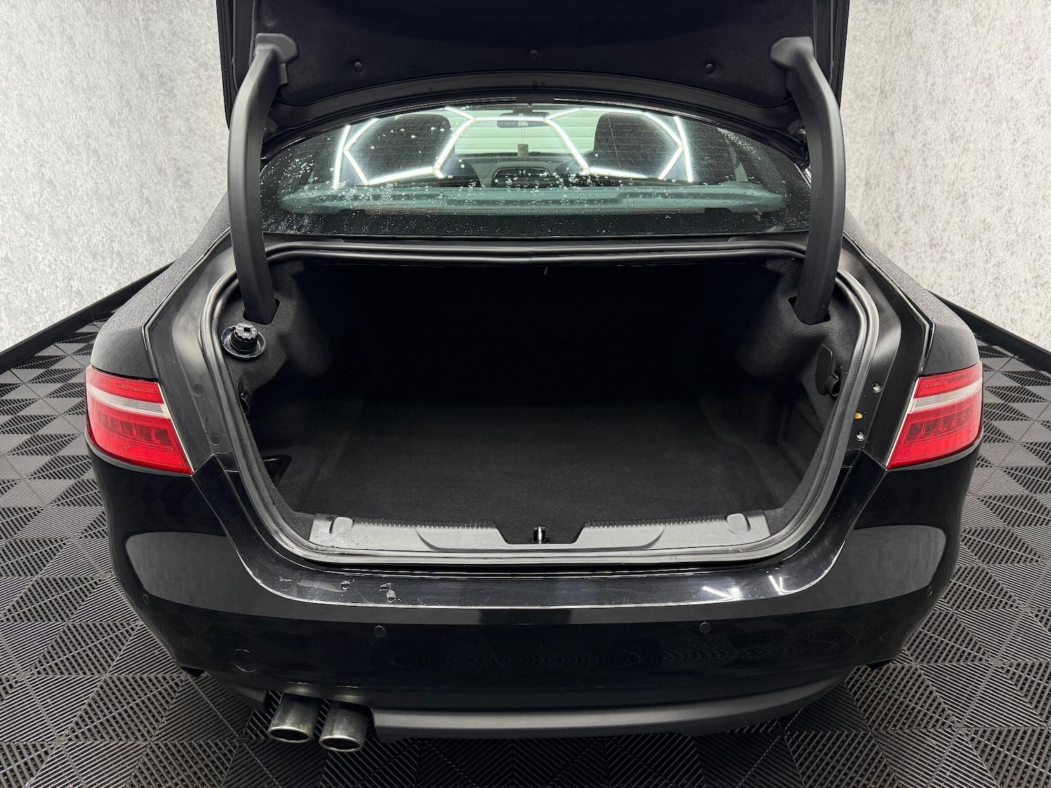 Used Jaguar XE 2016 for sale - 77021289: Photo 26