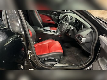 Used Jaguar XE 2016 for sale - 77021289: Photo